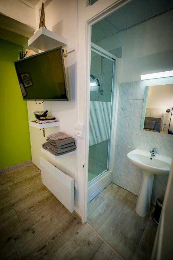 Appartement Hyper Centre Avec Wifi Troyes Bagian luar foto
